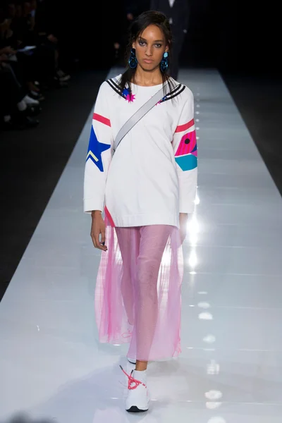 Look 15